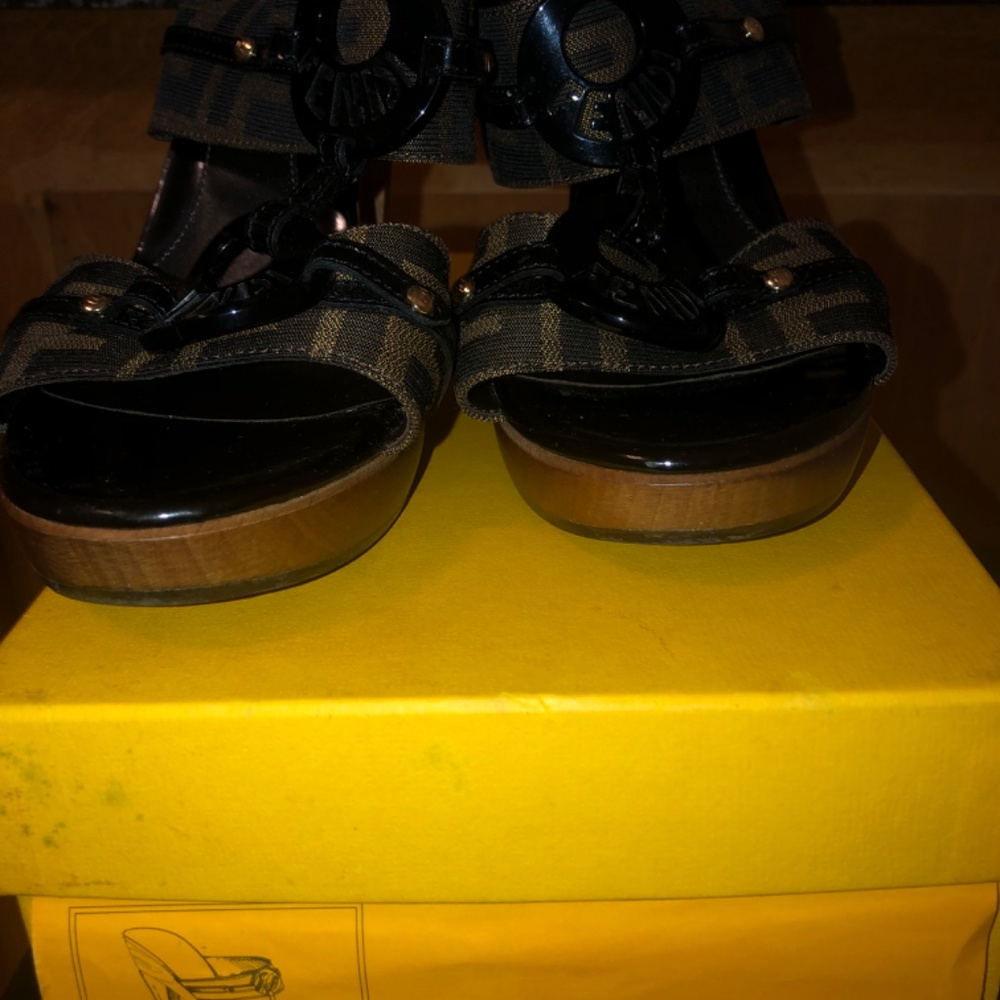 Fendi - Picture 3 of 12